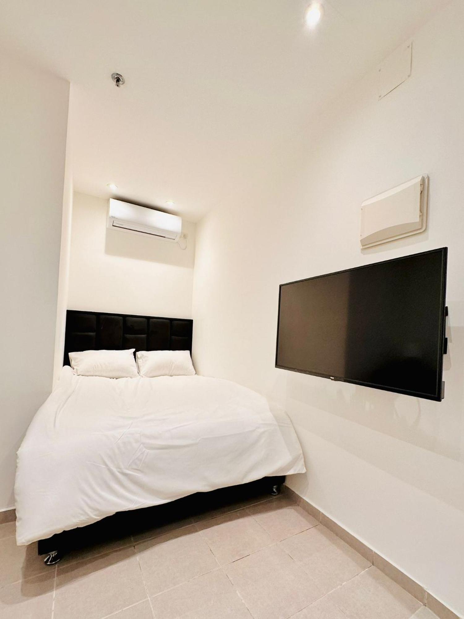 Underground Hotel Tel Aviv Exterior photo